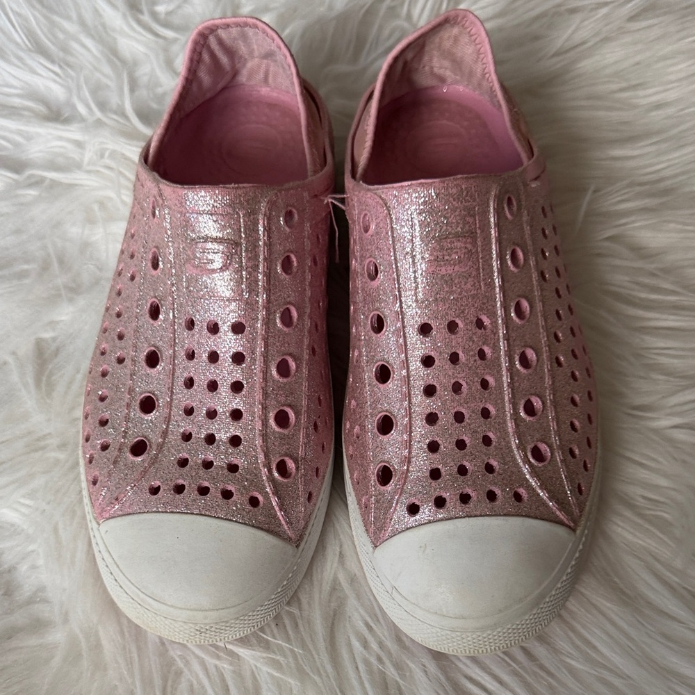 Skechers Stylish Pink Perforated Slip-On Girls Shoes, size 2